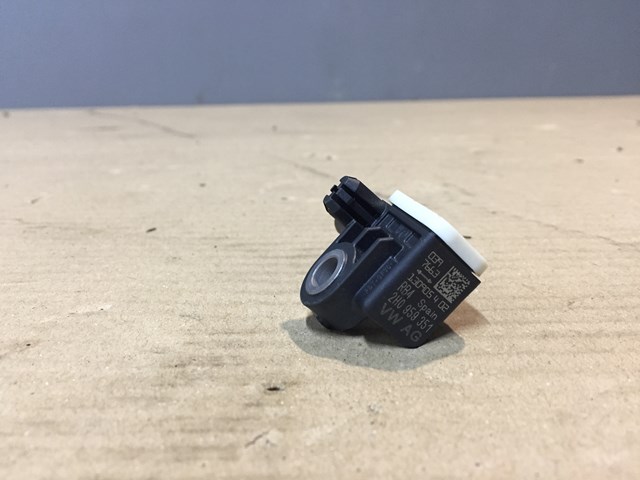 Датчик AIRBAG передній 2H0959351 VAG