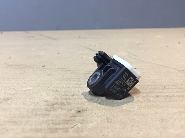 Датчик AIRBAG передній 2H0959351 VAG