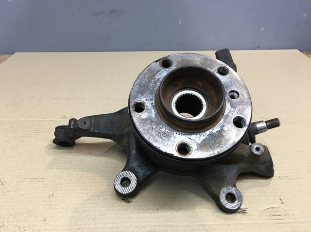 Цапфа передні праві 31216761576 BMW