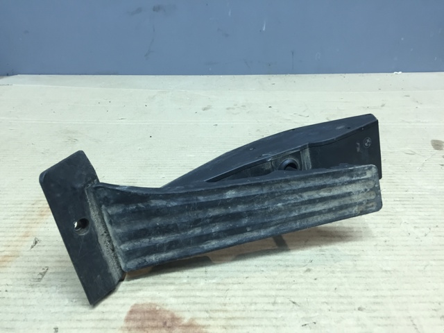 Підаль газу 35426772645 BMW