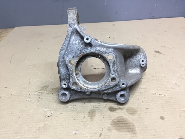 Кулак поворотний передній правий 3C0407258F VAG
