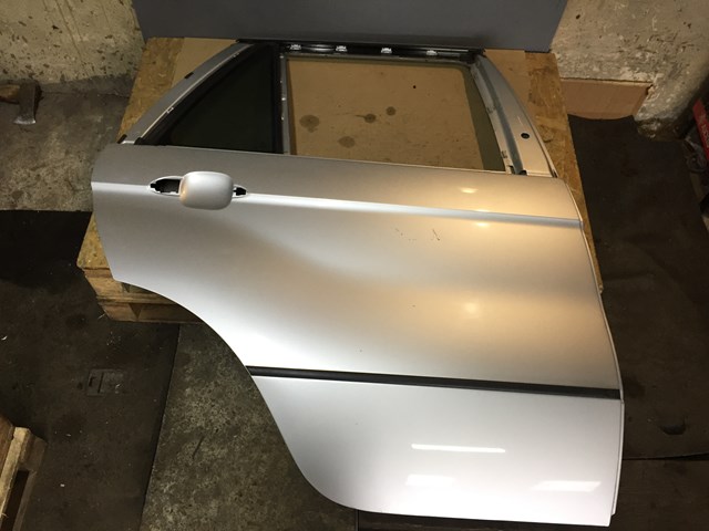 Двері задні в зборі 41528256828 BMW