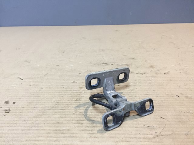 Петля заднього борту 41627006120 BMW