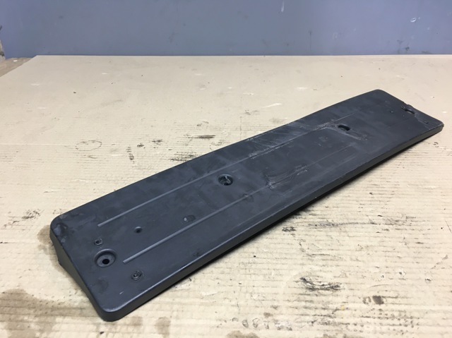 Панель кріплення номерного знака, переднього 51117111768 BMW