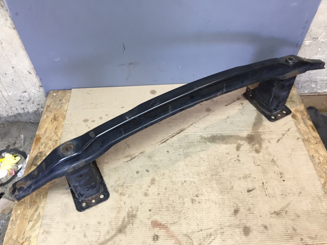 Підсилювач бампера переднього 51117165458 BMW