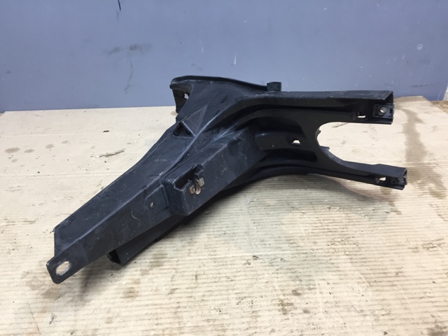 Кронштейн кріплення крила переднього правого, задній 51127157984 BMW