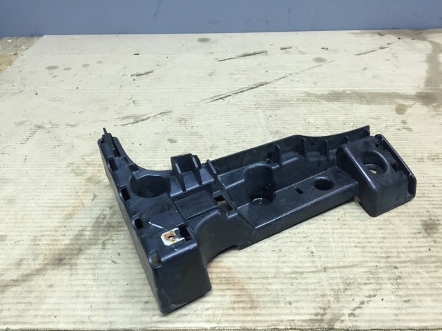 Кронштейн бампера заднього, правий 51127158442 BMW