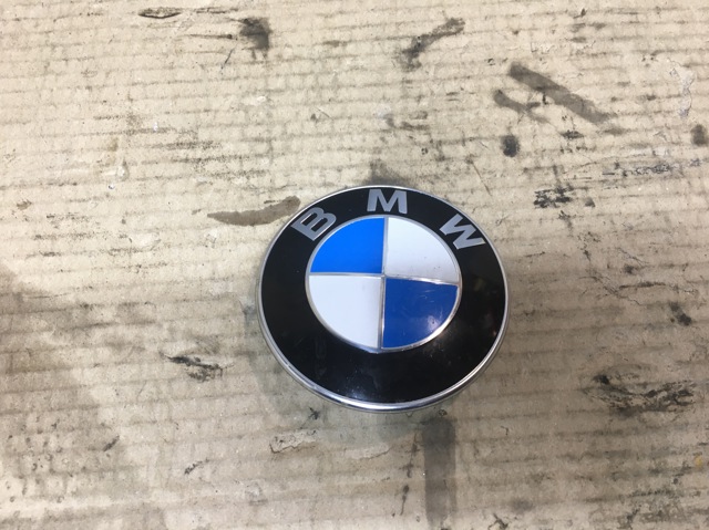Емблема капота 51148132375 BMW
