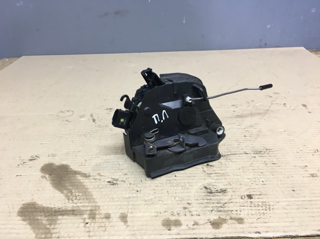 Замок водійських дверей 51218402537 BMW