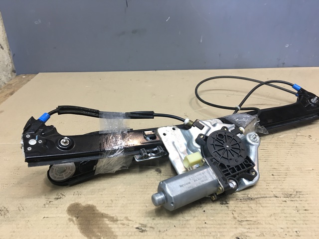 Склопідйомник передньої лівої двері 51338254911 BMW