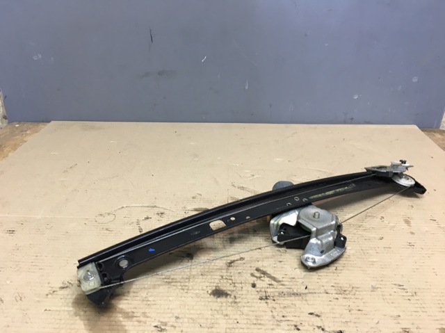 Склопідйомник задніх правих дверей 51357125060 BMW