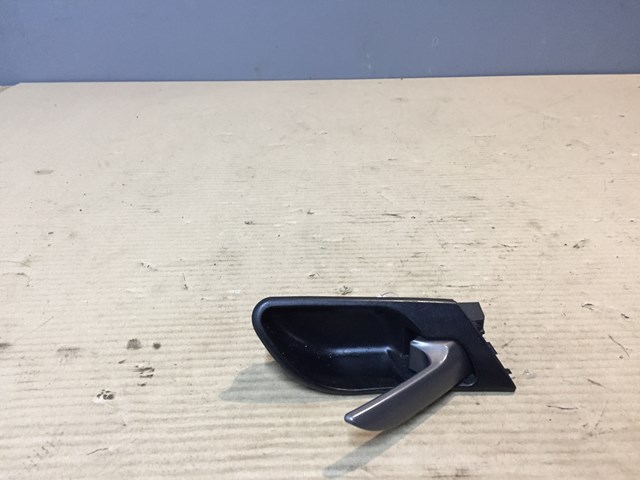 Ручка двере в зборі 51418408566 BMW