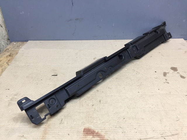 Кронштейн кріплення бампера переднього правий 51477145914 BMW
