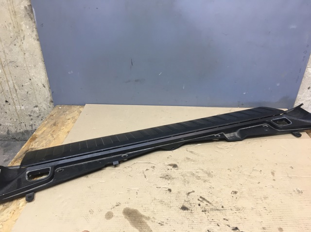 Облицювання задньої панелі багажника 51478402127 BMW
