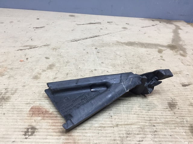 Ущільнювач крила 51657177171 BMW