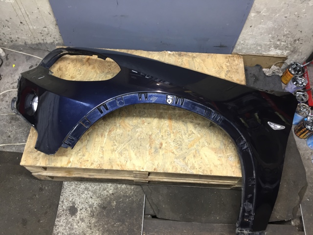 Ліве переднє крило 51657178395 BMW