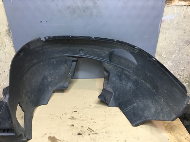 Підкрилок передній лівий 51718402443 BMW