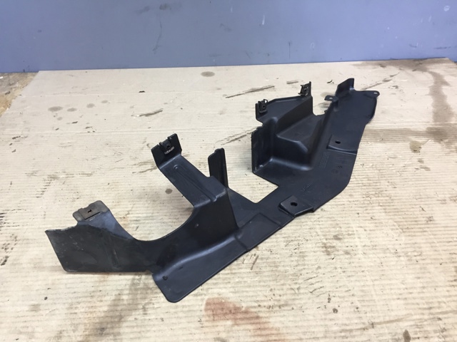 Захисний кожух кермового механізму 51757160240 BMW