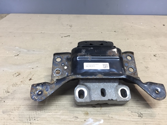 Ліва подушка двигуна 5Q0199555S VAG