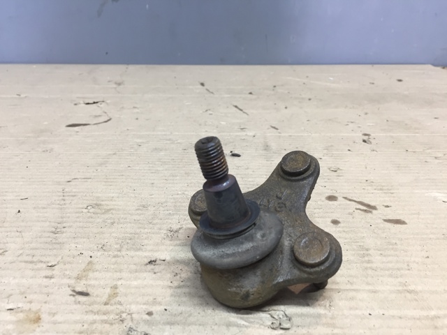 Кульова опора, нижня, права 5Q0407366A VAG