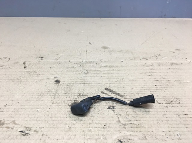 Сопло омивача лобового скла 61667110851 BMW