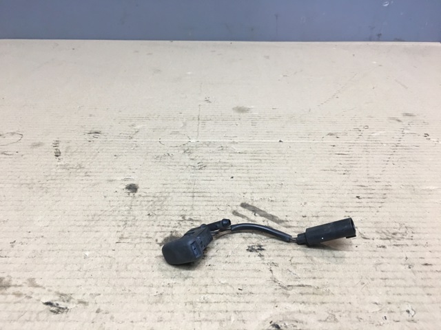 Форсунка омивача лобового скла 61667110851 BMW