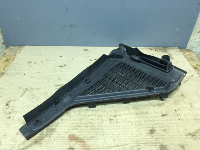 Водостік лобового скла, жабо 64316945583 BMW