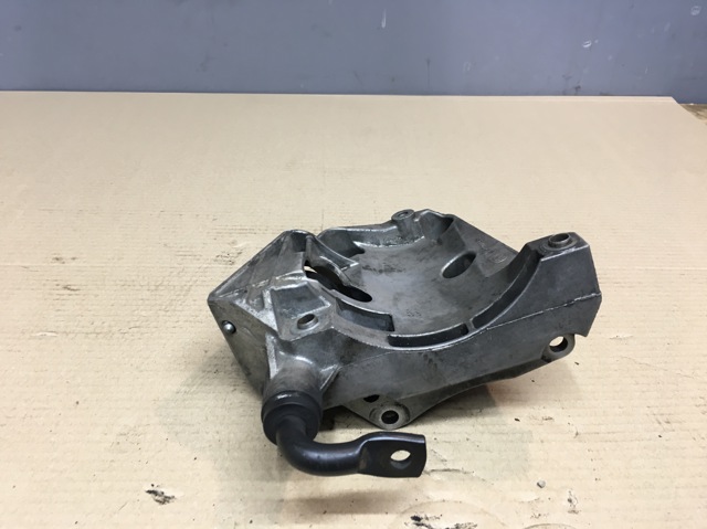 Кронштейн компресора кондиціонера 64557786708 BMW