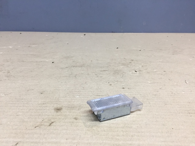 Плафон підсвічення бардачка 6L0947565 VAG
