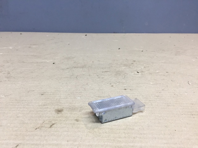 Плафон підсвічення бардачка 6L0947565 VAG