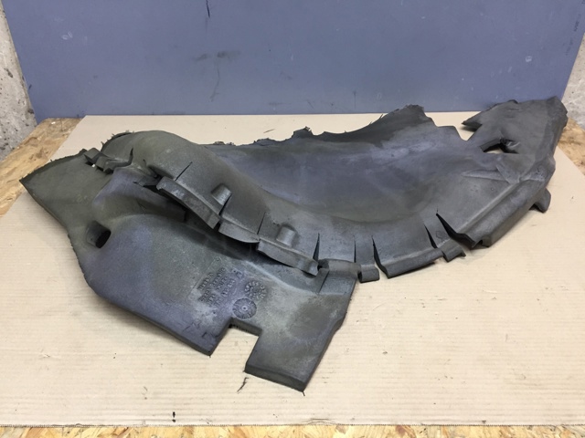 Підкрилок задній правий 7P0863814B VAG