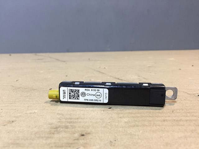 Підсилювач сигналу антени 7P6035552N VAG