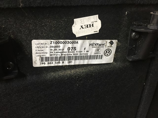 Облицювання багажного відсіку нижнє 7P6863546BJB1 VAG