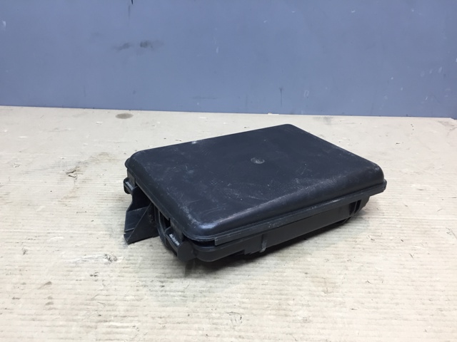 Корпус блока запобіжників 8D0927355A VAG