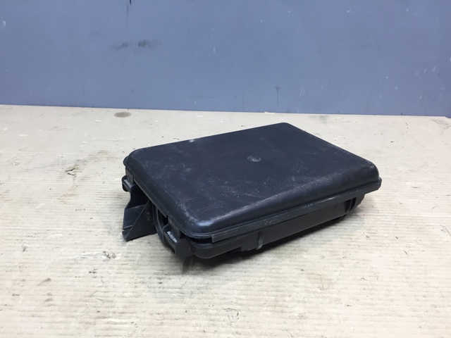 Корпус блоку запобіжників 8D0927355A VAG