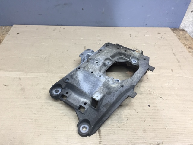 Балка кріплення коробки передач 8K0399263BK VAG
