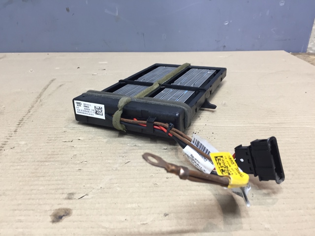 Електропідігрівач повітря системи опалення салону 8K0819011C VAG