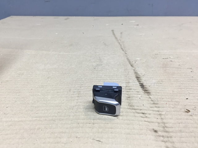 Кнопка вмикання двигуна склопідіймача передня права 8K0959855B VAG