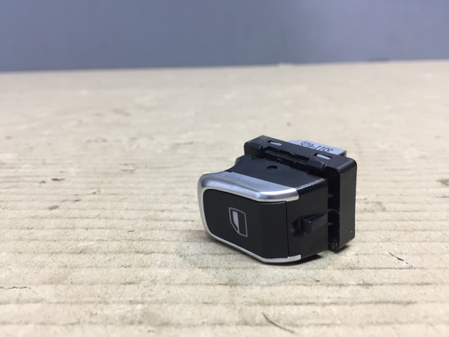 Кнопка вмикання двигуна склопідіймача передня права 8K0959855B VAG