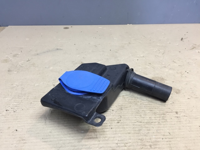 Горловина бачка омивача 8T2955463B VAG