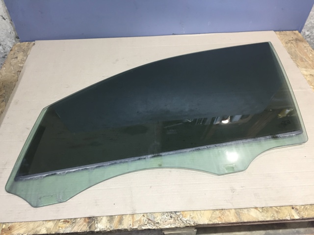 Скло водійських дверей 95854251101 PORSCHE