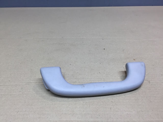 Поручні (тримачі) і гачок для одягу D3506947077 MAZDA