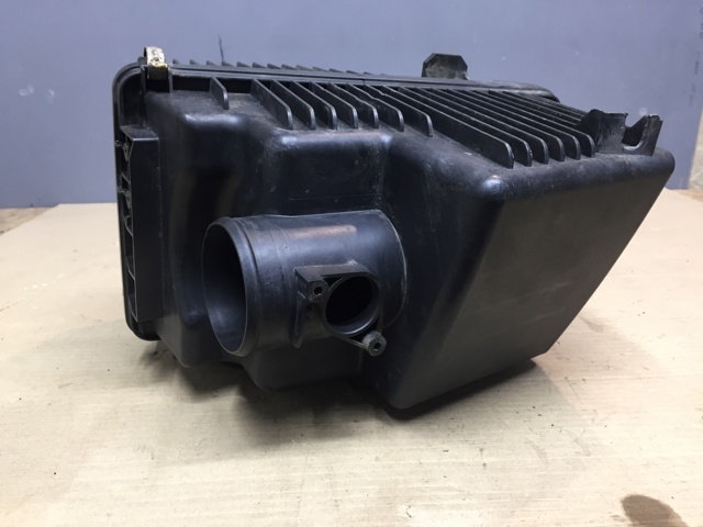 Корпус повітряного фільтра L33E13320A MAZDA
