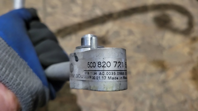 Трубка кондиціонера від компресора до радіатора 5C0820721BJ VAG