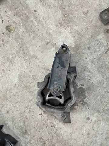 Подушка (опора) двигуна, нижня 31277313 VOLVO