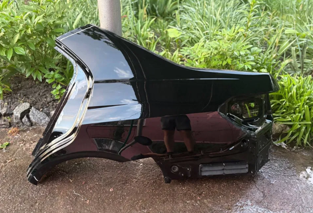 Бічна частина задня ліва A2126300321 MERCEDES