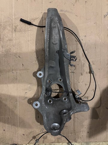 Цапфа поворотна ліва 31206884381 BMW