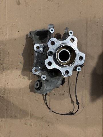 Кулак поворотний лівий 33306876651 BMW
