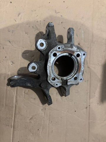 Цапфа поворотна права 33326793770 BMW
