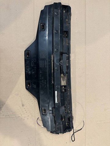Кронштейн бампера заднього, центральний 51127256921 BMW